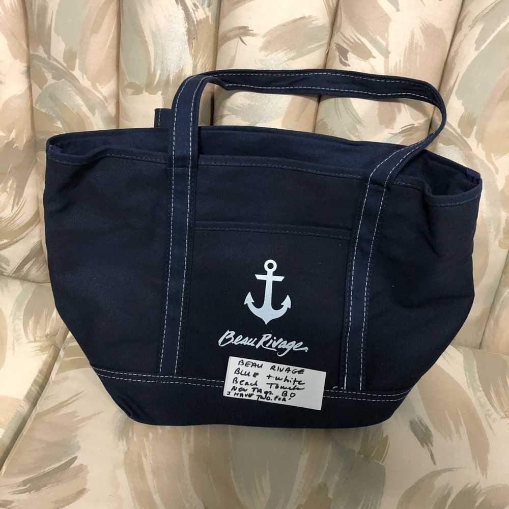 Beau Rivage bag color navy like a bag you would take to the beach cloth